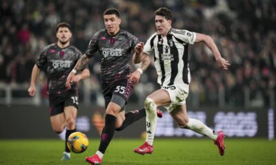 Empoli's Luca Marianucci, left, and Juventus' Dusan Vlahovic battle for the ball during an Italian Cup quarterfinal soccer match between Juventus and Empoli at the Allianz Stadium in Turin, Italy, Wednesday, Feb. 26, 2025 (Marco Alpozzi/LaPresse via AP)