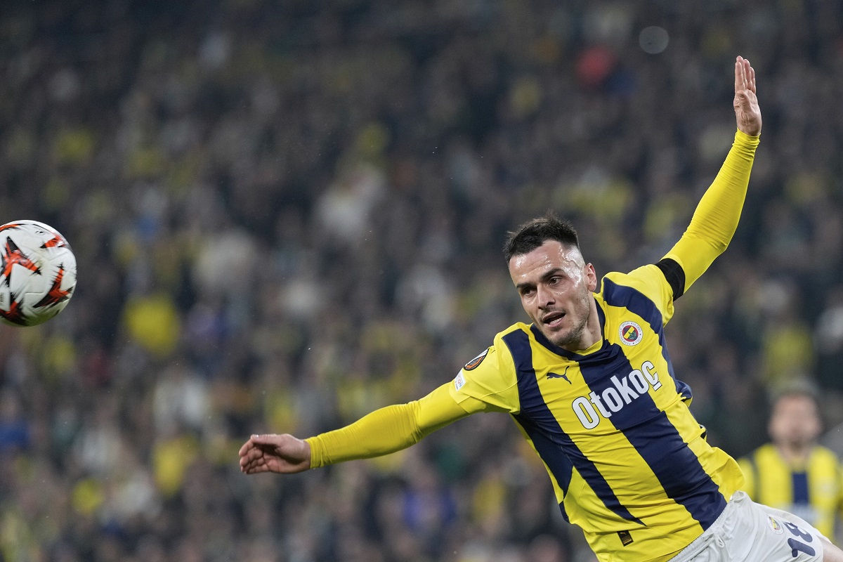Fenerbahce's Filip Kostic goes for the ball during the Europa League round of 16 first leg soccer match between Fenerbahce and Rangers at Sukru Saracoglu stadium in Istanbul, Turkey, Thursday, March 6, 2025. (AP Photo/Khalil Hamra)