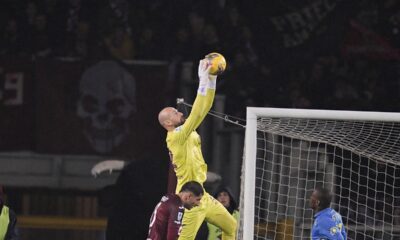 Torino's goalkeeper Vanja Milinkovic-Savic makes a save during the Serie A soccer match between Torino and Empoli at the Stadio Olimpico Grande Torino in Turin, Italy, Saturday, March 15, 2025. (Marco Alpozzi/LaPresse via AP)