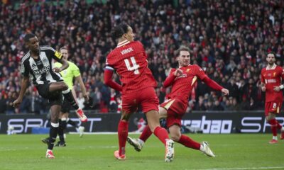 Newcastle's Alexander Isak, left, scores his side's second goal during the EFL Cup final soccer match between Liverpool and Newcastle at Wembley Stadium in London, Sunday, March 16, 2025. (AP Photo/Scott Heppell)