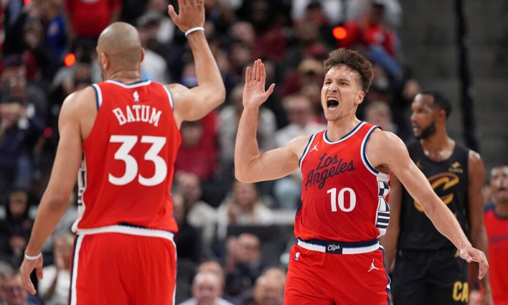 Los Angeles Clippers guard Bogdan Bogdanovic, right, celebrates with forward Nicolas Batum after scoring during the second half of an NBA basketball game against the Cleveland Cavaliers Tuesday, March 18, 2025, in Inglewood, Calif. (AP Photo/Mark J. Terrill)