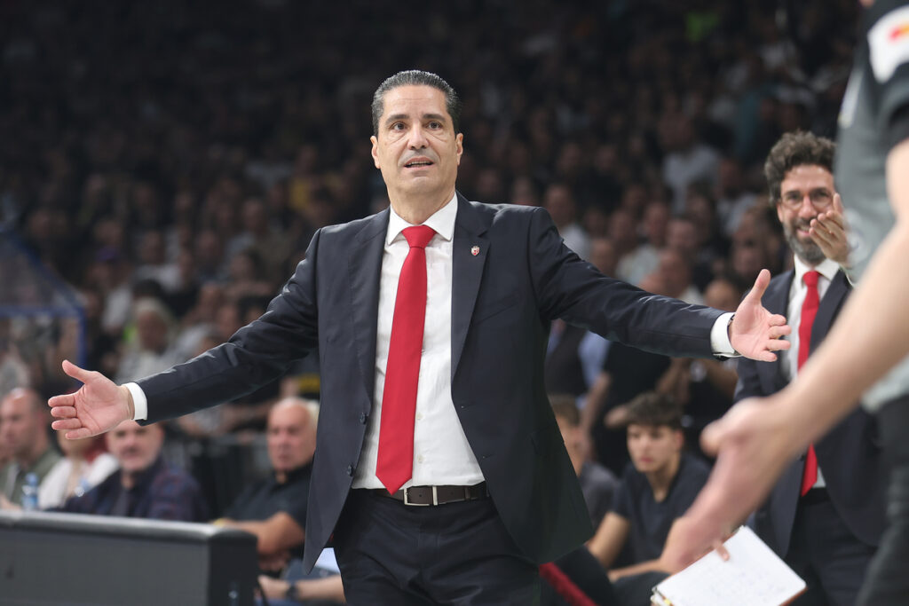 Trener Zvezde na utakmici ABA lige protiv Partizana u hali Beogradska Arena, Beograd 21.04.2025. godine Foto: Ivica Veselinov / MN PRESS KOSARKA, BASKETBALL, ABA LIGA, ABA LEAGUE, KK PARTIZAN, KK CRVENA ZVEZDA