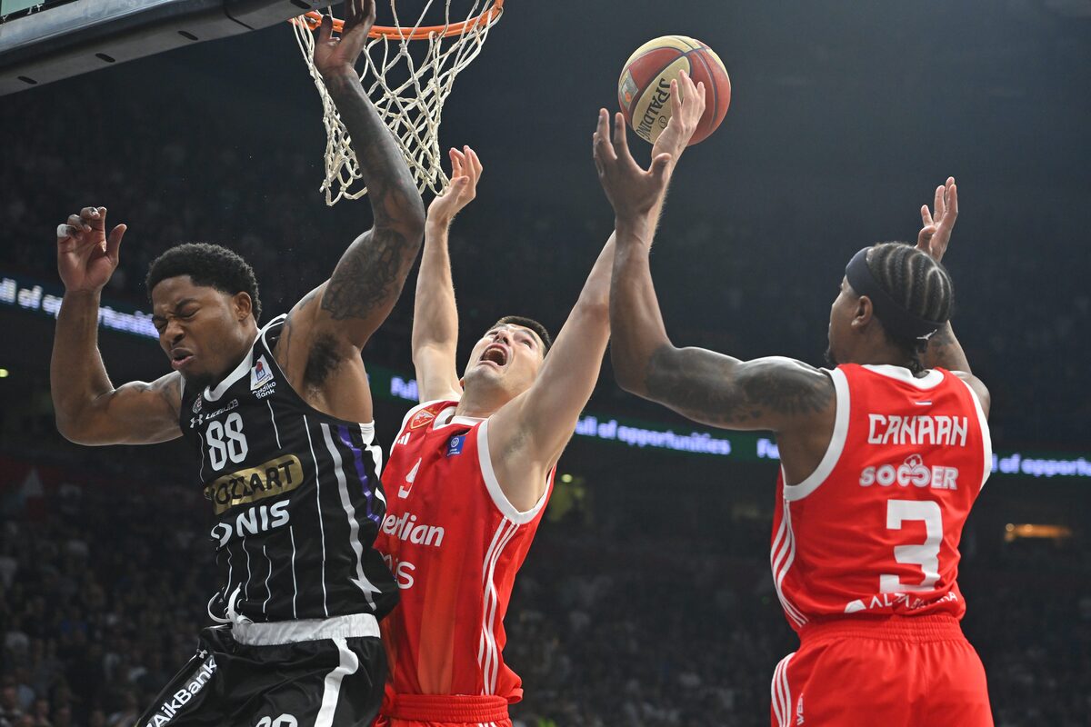kosarkas Crvene zvezde na utakmici Jadranske ABA lige protiv Parizana u hali Beogradska arena, Beograd 21.04.2025. godine Foto: Marko Metlas Kosarka, Crvena zvezda, Jadranska ABA liga, Partizan