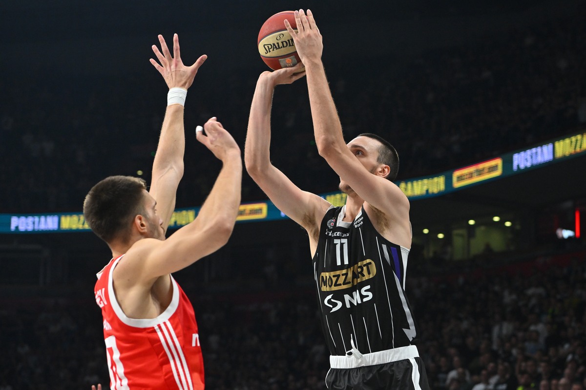 kosarkas Partizana na utakmici Jadranske ABA lige protiv Crvene zvezde u hali Beogradska arena, Beograd 21.04.2025. godine Foto: Marko Metlas Kosarka, Crvena zvezda, Jadranska ABA liga, Partizan