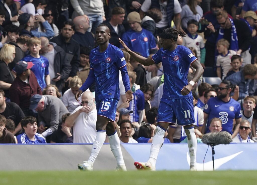 Chelsea's Nicolas Jackson, left, celebrates with Noni Madueke after scoring his side's first goal of the game during the Premier League match between Chelsea and Everton at Stamford Bridge, London, Saturday April 26, 2025. (Jonathan Brady/PA via AP)