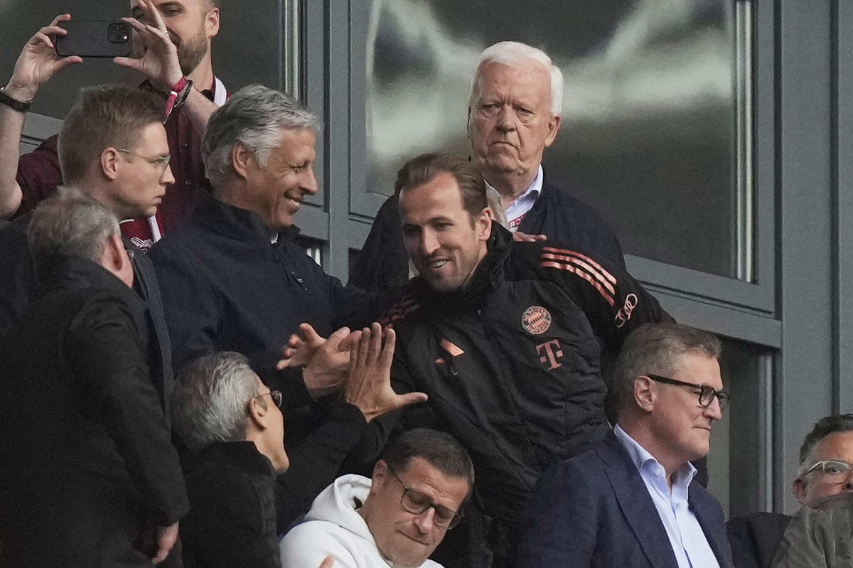 Bayern's Harry Kane, center, arrives on the tribune ahead of the German Bundesliga soccer match between RB Leipzig and FC Bayern Munich at the Red Bull Arena in Leipzig, Germany, Saturday, May 3, 2025. (AP Photo/Matthias Schrader)
