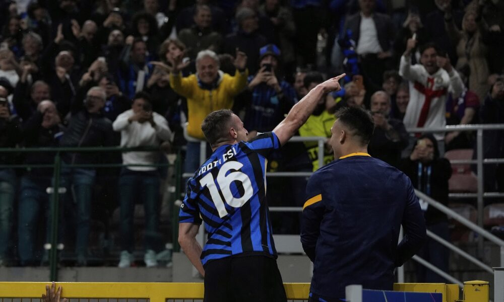 Inter Milan's Davide Frattesi celebrates after scoring his side's fourth goal during the Champions League semifinal second leg soccer match between Inter Milan and Barcelona at San Siro stadium in Milan , Italy, Tuesday, May 6, 2025. (AP Photo/Luca Bruno)