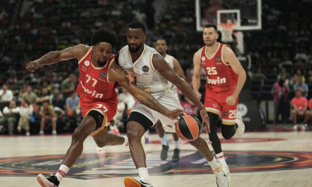 Olympiacos' Shaquielle McKissic tries to steal the ball from Monaco's Alpha Diallo duirng the Euroleague seimifinal basketball match between Olympiacos and Monaco in Abu Dhabi, United Arab Emirates, Sunday, May 18, 2025. (AP Photo/Fatima Shbair)