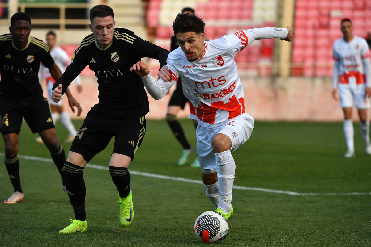 RADIVOJ BOSIC fudbaler Radnickog Nis na prvenstvenoj utakmici protiv Cukarickog, na stadionu Cair. Nis, 23.11.2024. Foto: MN Press / mi Fudbal, Radnicki Nis, Cukaricki