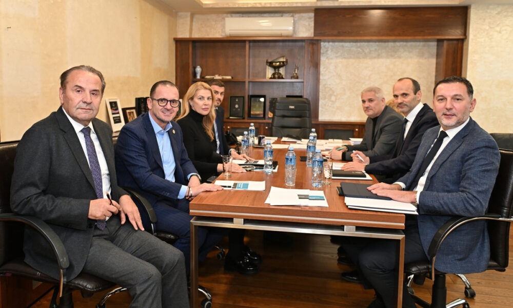 RASIM LJAJIC predsednik, PREDRAG MIJATOVIC, MILKA FORCAN, DANKO LAZOVIC uprava fudbalera Partizana, NENAD SANTRAC, DUSAN GELIC, BRANKO RADUJKO sekretar FSS na stadionu Partizana, Beograd 28.11.2024. godine Foto: Marko Metlas Fudbal, Partizan, Fudbalski savez Srbije