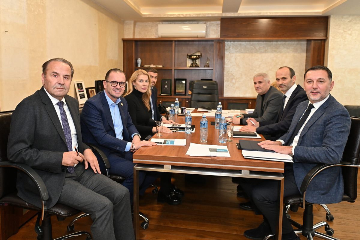 RASIM LJAJIC predsednik, PREDRAG MIJATOVIC, MILKA FORCAN, DANKO LAZOVIC uprava fudbalera Partizana, NENAD SANTRAC, DUSAN GELIC, BRANKO RADUJKO sekretar FSS na stadionu Partizana, Beograd 28.11.2024. godine Foto: Marko Metlas Fudbal, Partizan, Fudbalski savez Srbije