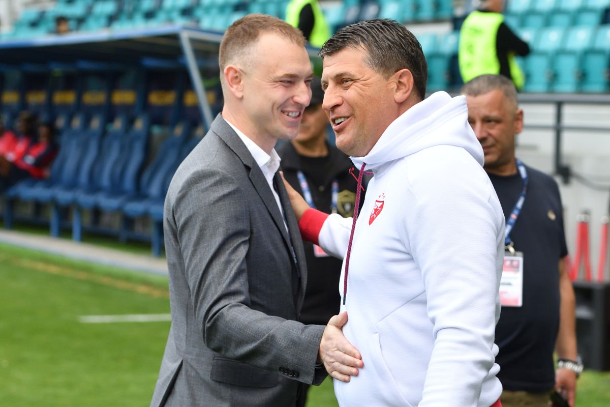 PAVLE ILIC sudija i VLADAN MILOJEVIC trener fudbalera Crvene zvezde na utakmici finala Kupa Srbije protiv Vojvodine Novi Sad na stadionu Kraljevica, Zajecar 21.05.2025. godine Foto: Marko Metlas Fudbal, Crvena zvezda, Finale, Kup Srbije, Vojvodina Novi Sad