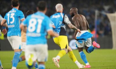 Napoli's Romelu Lukaku celebrates after scoring his side's 2nd goal during the Italian Serie A soccer match between Napoli and Cagliari at the Diego Maradona stadium in Naples, Italy, Friday, May 23, 2025. (AP Photo/Gregorio Borgia)