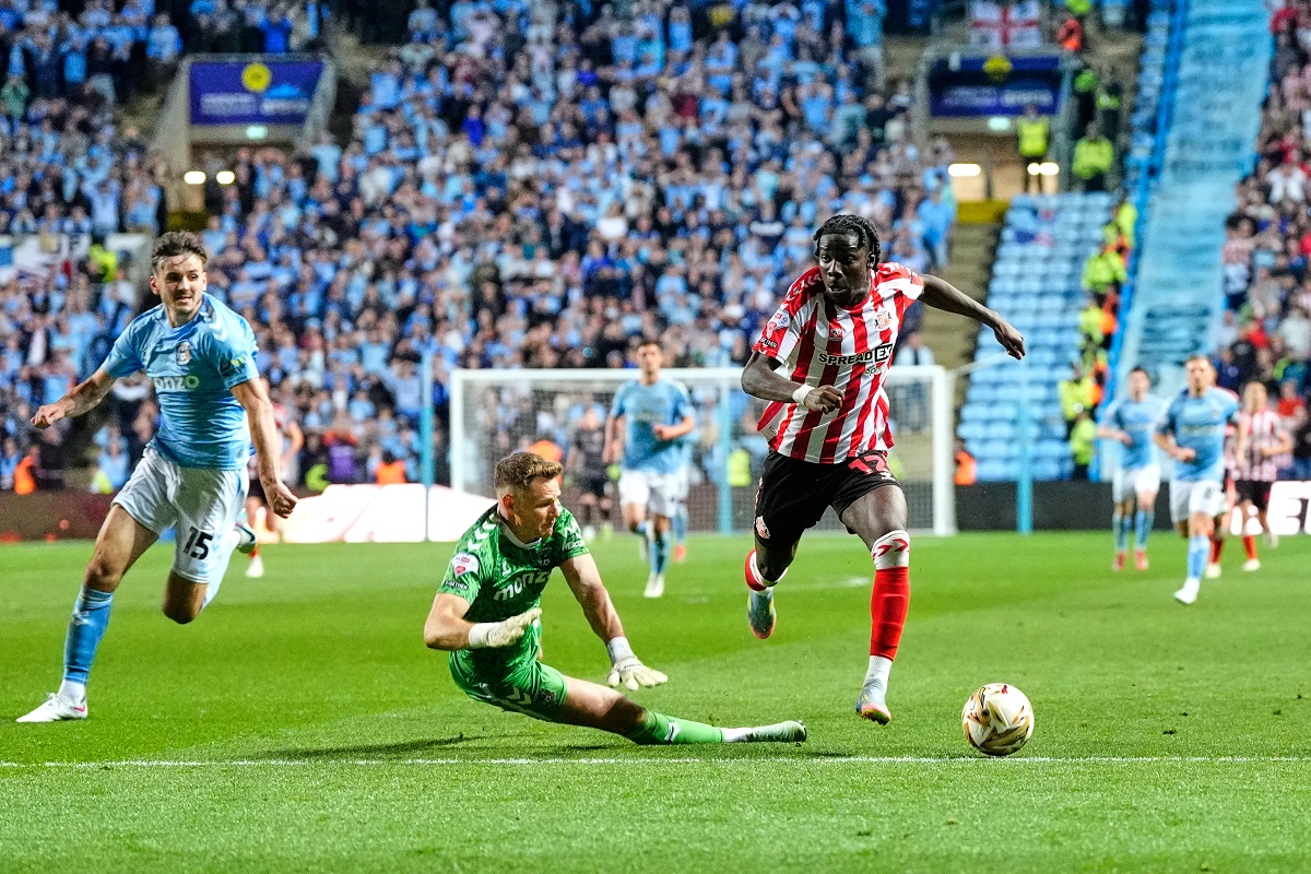 Sunderland's Eliezer Mayenda, right, gets set to score their side's second goal of the game against Coventry City during the Sky Bet Championship playoff semifinal, first leg soccer match at the Coventry Building Society Arena in Coventry, England, Friday, May 9, 2025. (Nick Potts/PA via AP)
