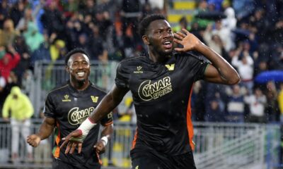 Venezia's Fali Cande celebrates after scoring the opening goal during the Serie A soccer match between Venezia and Fiorentina in Venice, Italy, Monday, May 12, 2025. (Paola Garbuio/LaPresse via AP)