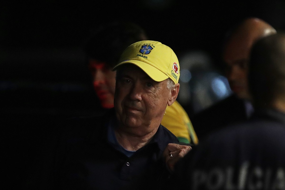 Brazil's new national soccer team head coach, Carlo Ancelotti, arrives at the international airport in Rio de Janeiro, Sunday, May 25, 2025. (AP Photo/Bruna Prado)