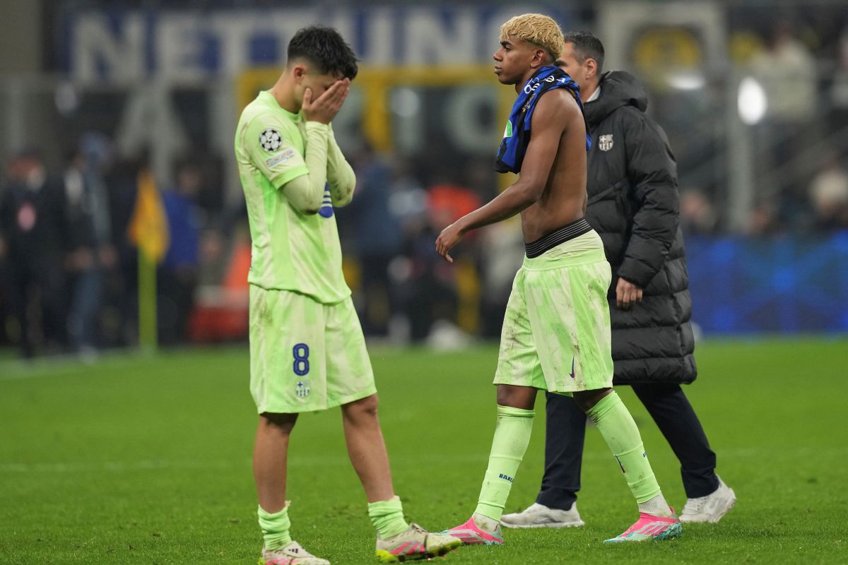 Barcelona's Pedri, left, and Lamine Yamal leave the pitch after the Champions League semifinal second leg soccer match between Inter Milan and Barcelona at San Siro stadium in Milan , Italy, Tuesday, May 6, 2025. (AP Photo/Antonio Calanni)