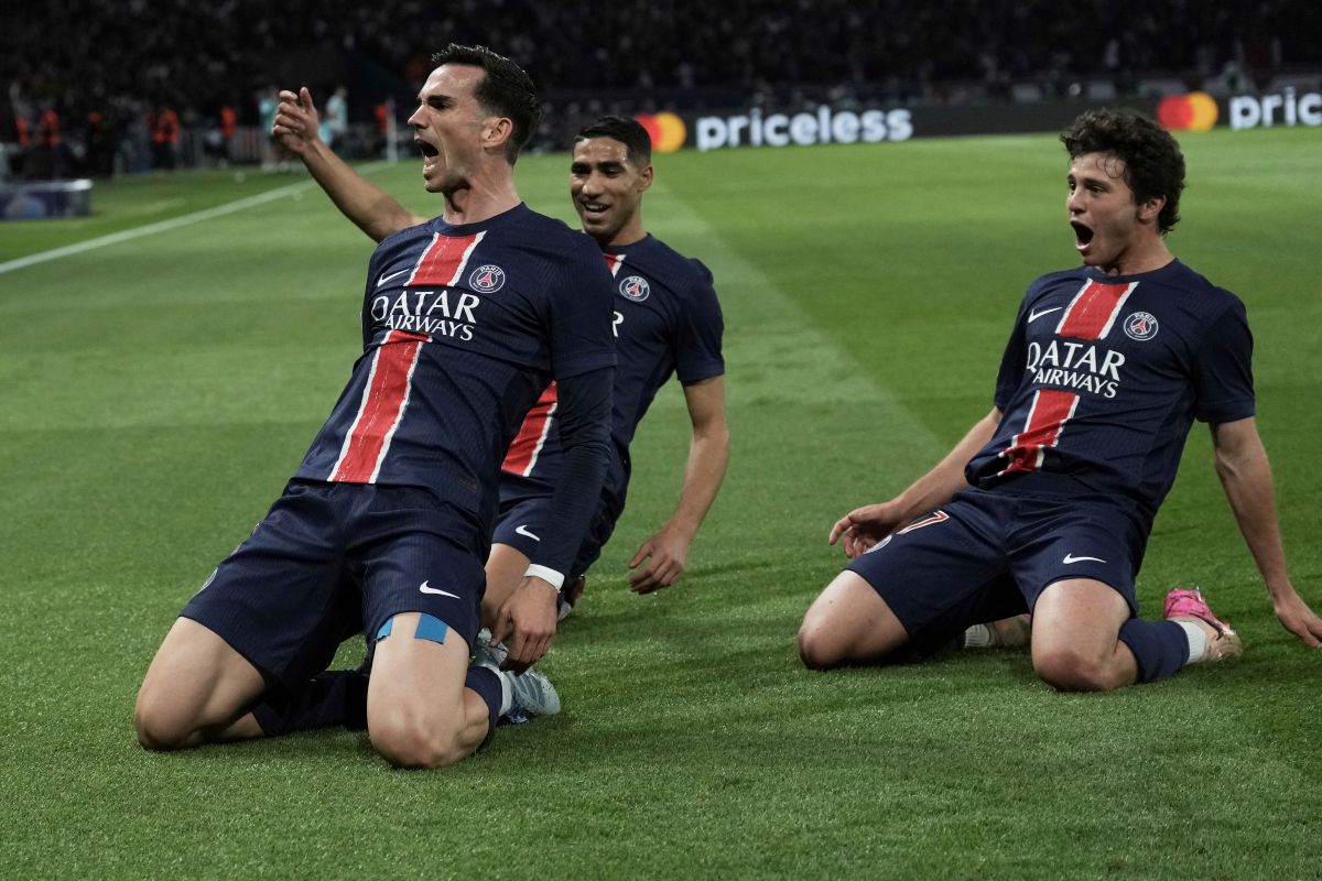 PSG's Fabian Ruiz celebrates after scoring his side's opening goal the Champions League semifinal, second leg soccer match between Paris Saint-Germain and Arsenal at the Parc des Princes in Paris, Wednesday, May 7, 2025. (AP Photo/Aurelien Morissard)