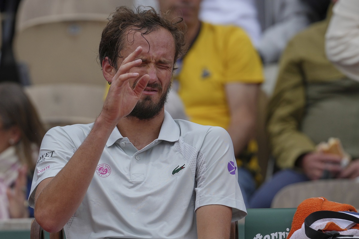 Russia's Daniil Medvedev reacts as he plays Britain's Cameron Norrie during their first round match of the French Tennis Open, at the Roland-Garros stadium, in Paris, Tuesday, May 27, 2025. (AP Photo/Thibault Camus)