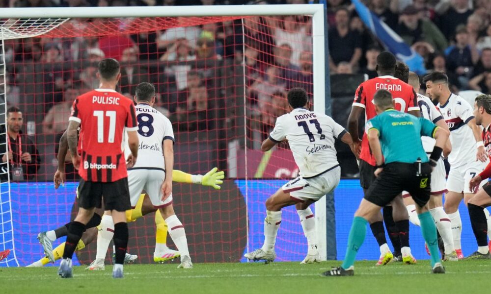 Bologna's Dan Ndoye, centre, scores the opening goal during the Italian Cup final soccer match between AC Milan and Bologna at Rome's Olympic Stadium, Wednesday, May 14, 2025. (AP Photo/Gregorio Borgia)
