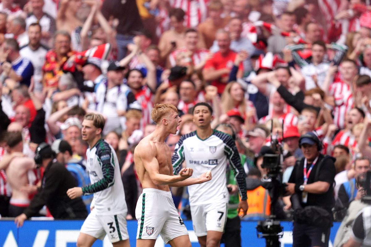 Sunderland's Tom Watson celebrates scoring his side's second goal during the Sky Bet Championship play off final between Sheffield United and Sunderland, at Wembley Stadium, London, Saturday May 24, 2025. (John Walton/PA via AP)