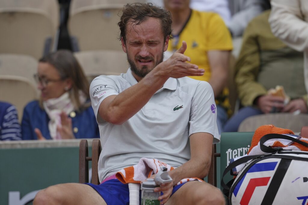 Russia's Daniil Medvedev reacts as he plays Britain's Cameron Norrie during their first round match of the French Tennis Open, at the Roland-Garros stadium, in Paris, Tuesday, May 27, 2025. (AP Photo/Thibault Camus)