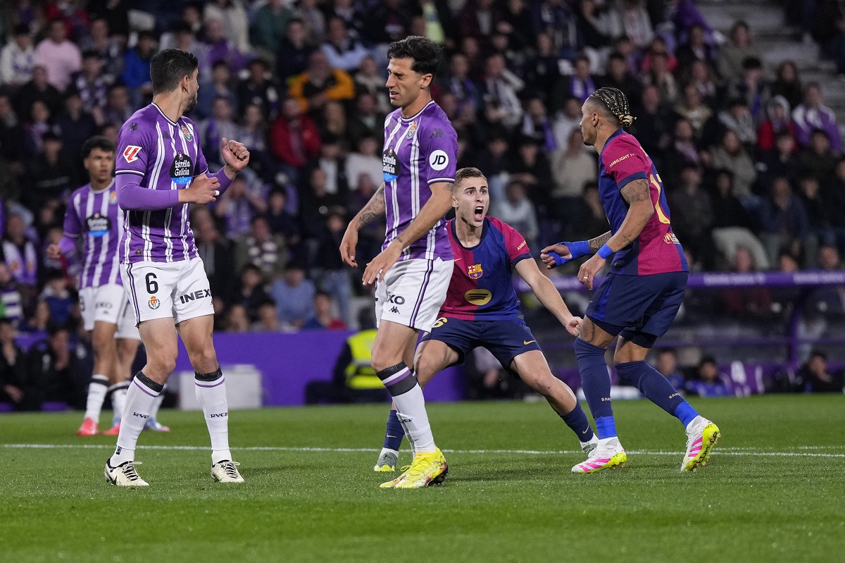 Barcelona's Raphinha, right, celebrates after scoring his side's first goal during the Spanish La Liga soccer match between Valladolid and FC Barcelona at the Jose Zorrilla stadium in Valladolid, Spain, Saturday, May 3, 2025. (AP Photo/Manu Fernandez)