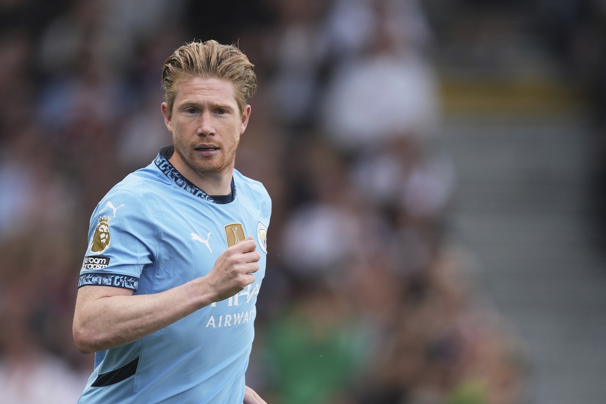 Manchester City's Kevin De Bruyne during the English Premier League soccer match between Fulham and Manchester City at Craven Cottage, London, Sunday, May 25, 2025. (AP Photo/Dave Shopland)