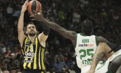 Fenerbahce's Marko Guduric shoots over Panathinaikos's Kendrick Nunn duirng the Euroleague seimifinal basketball match between Fenerbahce and Panathinaikos in Abu Dhabi, United Arab Emirates, Sunday, May 18, 2025. (AP Photo/Fatima Shbair)
