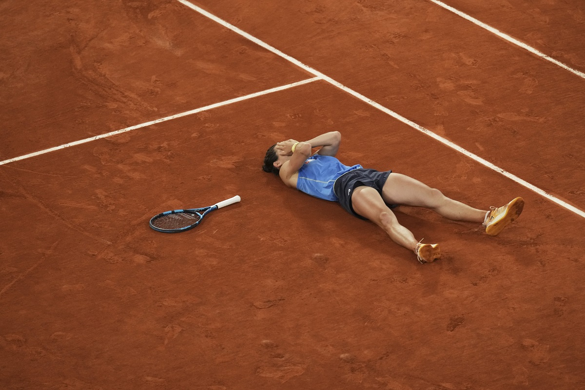 France's Lois Boisson celebrates as she won the quarterfinal match of the French Tennis Open against Russia's Mirra Andreeva at the Roland-Garros stadium in Paris, Wednesday, June 4, 2025. (AP Photo/Christophe Ena)