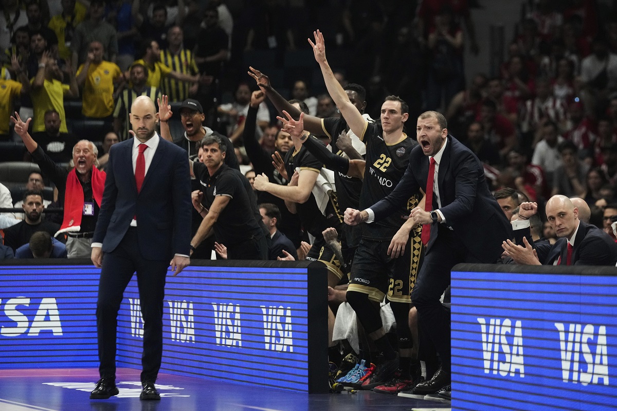 Monaco's team members react during the Euroleague final basketball match between Monaco and Fenerbahce in Abu Dhabi, United Arab Emirates, Sunday, May 25, 2025. (AP Photo/Altaf Qadri)