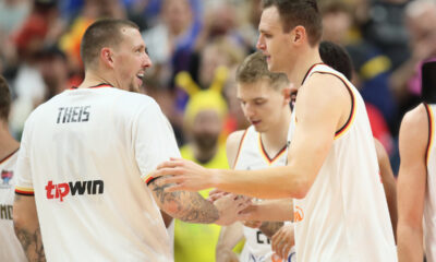 DANIEL THEIS Daniel Tajs, JOHANNES VOIGTMANN Johanes Fojgtman kosarkasi reprezentacije Nemacke na utakmici za trece mesto bronzana medalja FIBA Evropskog prvenstva protiv Poljske u Mercedes Benc areni, Berlin 18.09.2022. godine Foto: Marko Metlas Kosarka, Poljska, FIBA Evropsko prvenstvo, Nemacka