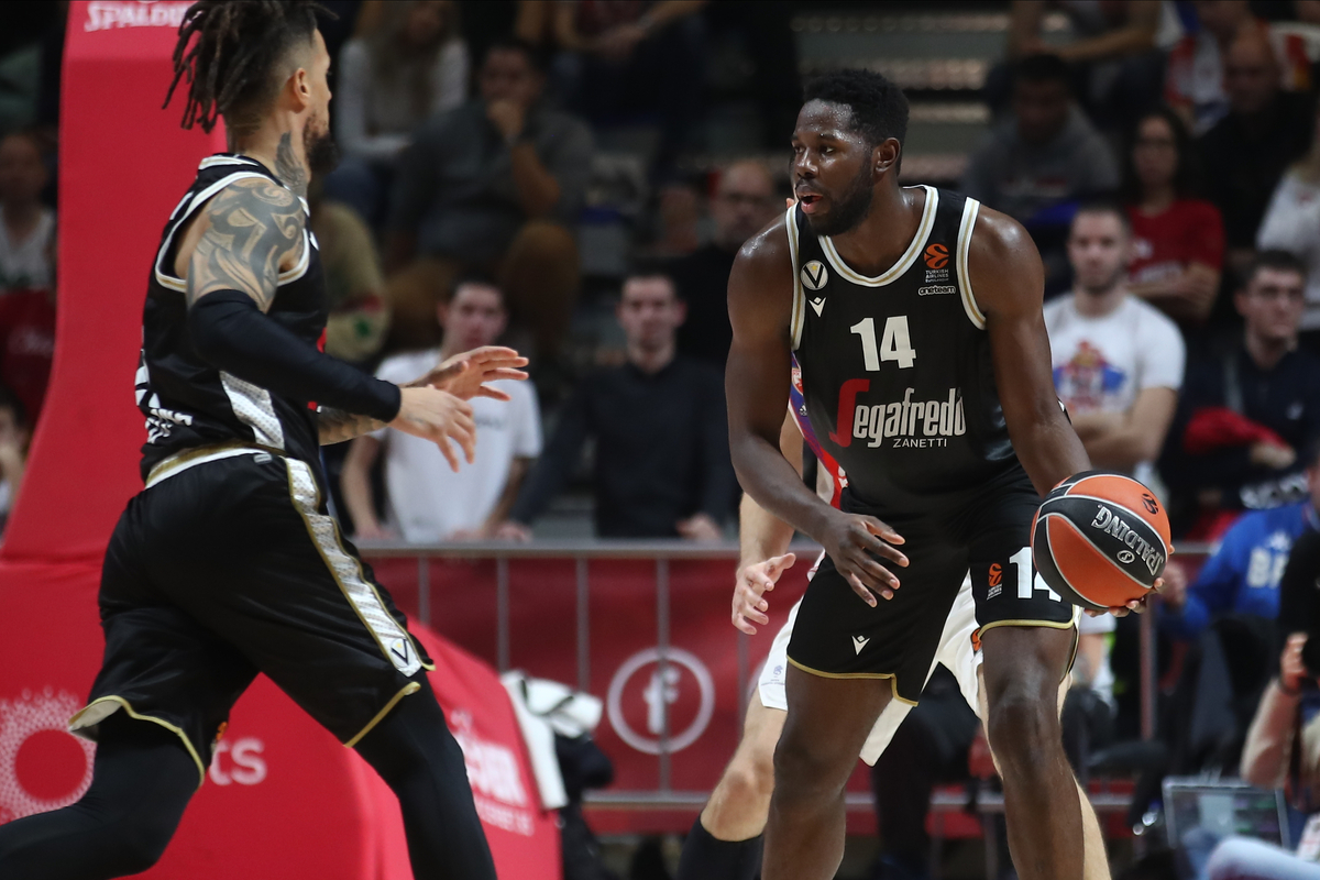 MAM JAITEH Mam Dzaiteh kosarkas Virtusa na utakmici Evrolige protiv Crvene Zvezde u hali Aleksandar Nikolic, Beograd 02.12.2022. Foto: Ivica Veselinov / MN PRESS KOSARKA, BASKETBALL, EVROLIGA, EUROLEAGUE, CRVENA ZVEZDA, VIRTUS BOLOGNA, VIRTUS BOLONJA