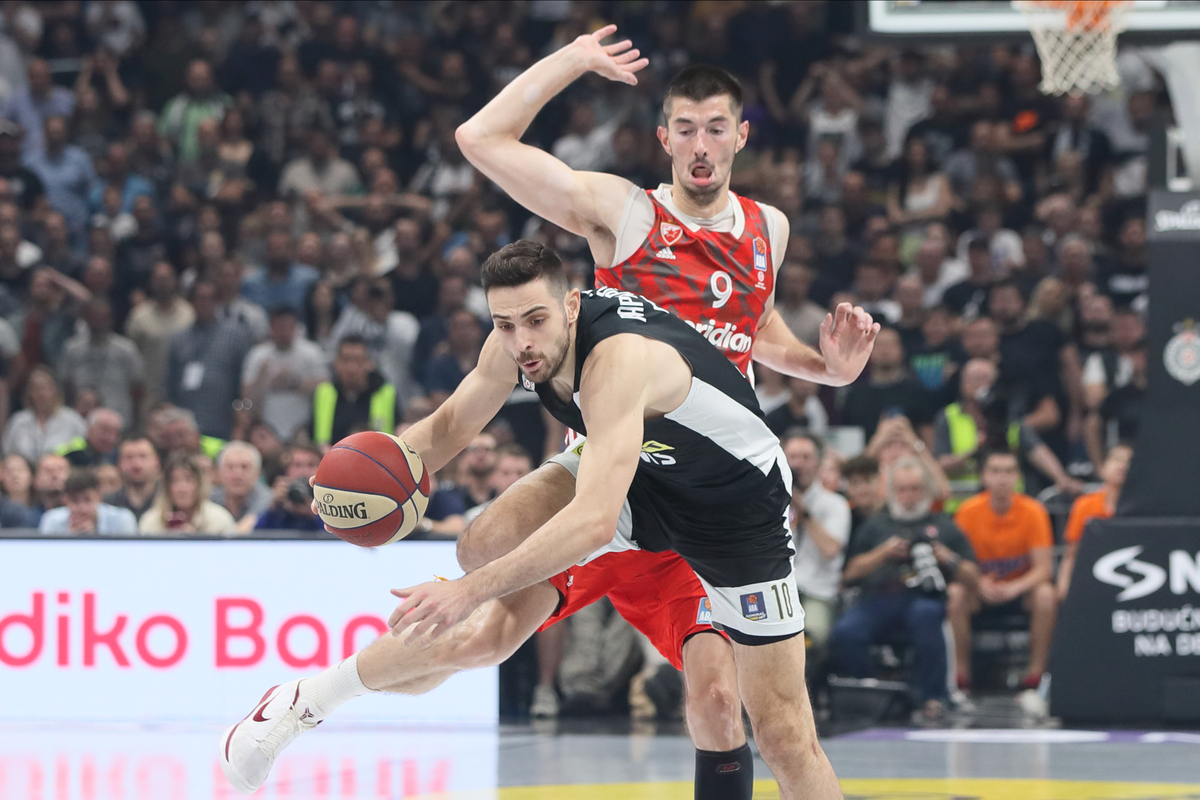 IOANNIS PAPAPETROU Janis Papapetru kosarkas Partizana na utakmici finala Jadranske ABA lige protiv LUKA MITROVIC iz Crvene zvezde u hali Stark Beogradska arena, Beograd 13.06.2023. godine Foto: Marko Metlas Kosarka, Partizan, Jadranska ABA liga, Crvena zvezda
