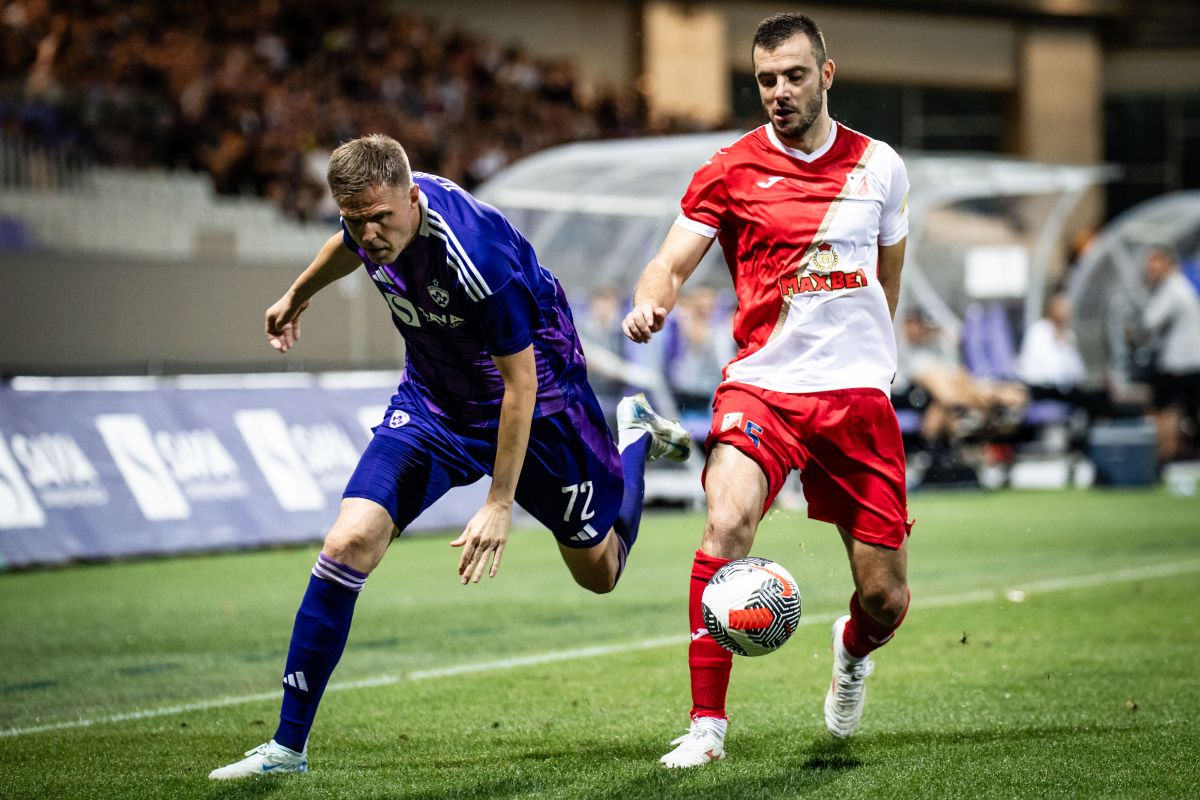 DJORDJE CRNOMARKOVIC, fudbaler Vojvodine, na utakmici Lige Konferencije protiv Maribora, JOSIP ILICIC, na stadionu Ljudski vrt. Maribor, 08.08.2024. foto: MN Press / bw Fudbal, UEFA Conference League, Maribor, Vojvodina