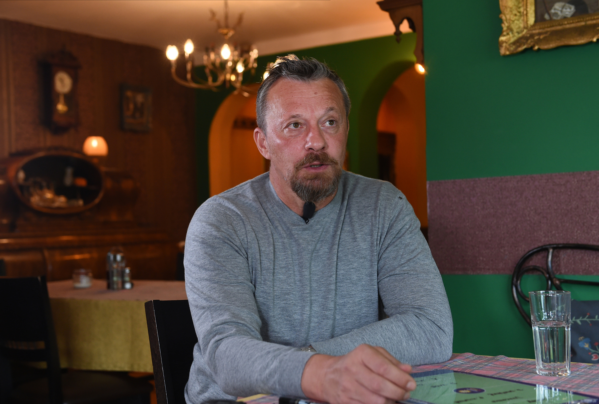 SLAVISA JOKANOVIC, bivsi fudbaler Partizana, na snimanju emisije Mojih Top 11, u restoranu Tako je sudjeno. Novi Sad, 14.09.2024. foto: Nebojsa Parausic Fudbal, Mojih top 11