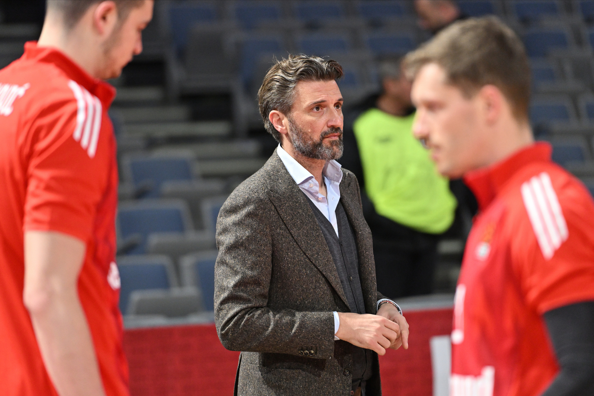MARKO PESIC direktor kosarkasa Bajerna Minhen na utakmici Evrolige protiv Crvene zvezde u hali Beogradska arena, Beograd 29.11.2024. godine Foto: Marko Metlas Kosarka, Crvena zvezda, Evroliga, Bajern Minhen