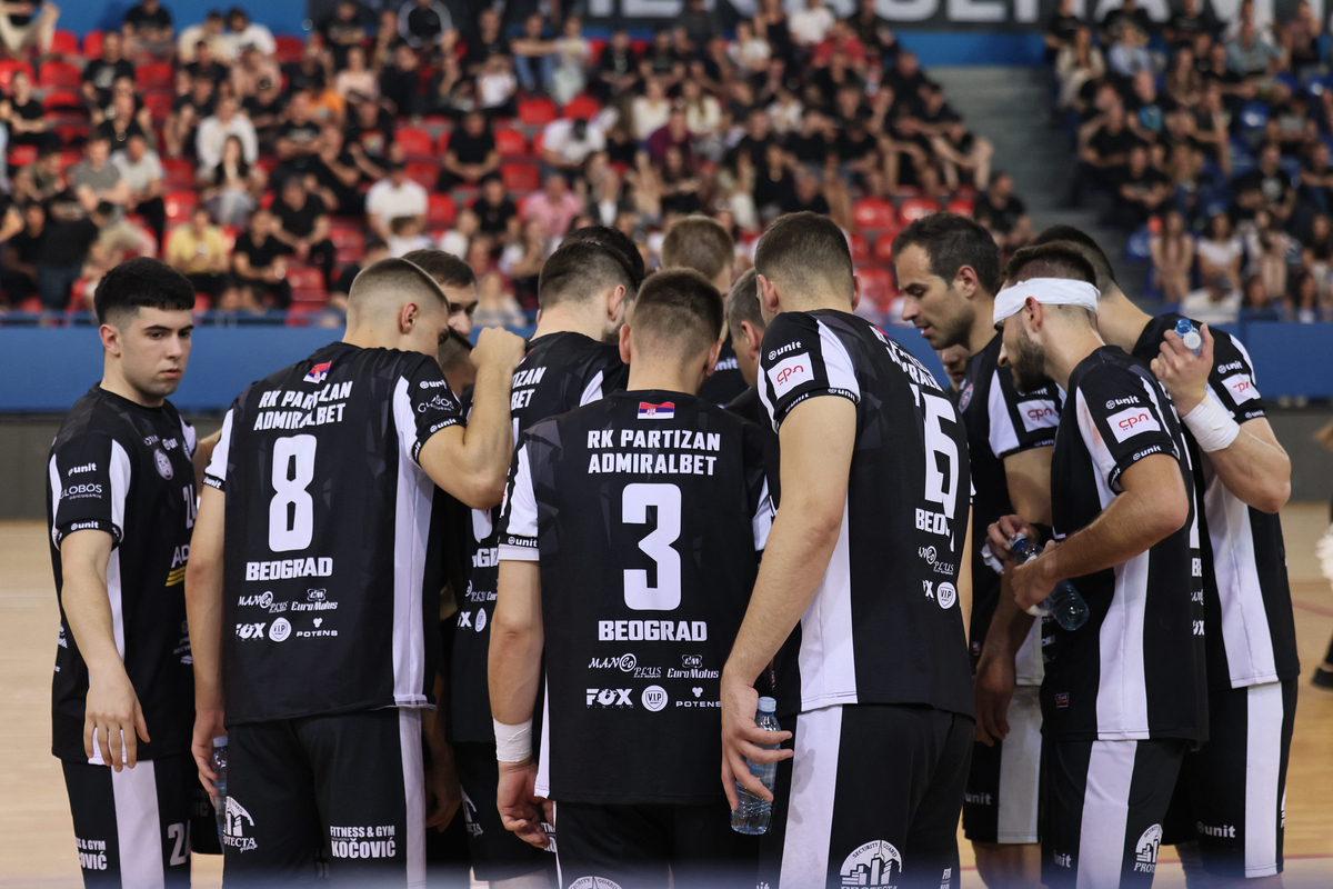 Rukometasi Partizana, proslavljaju pobedu na utakmici finala Superlige Prvenstva Srbije protiv Vojvodine Novi Sad u hali Banjica. Beograd, 31.05.2025. foto: MN PRESS PHOTO / mn Rukomet, Partizan, Vojvodina Novi Sad, Superliga Prvenstvo Srbije