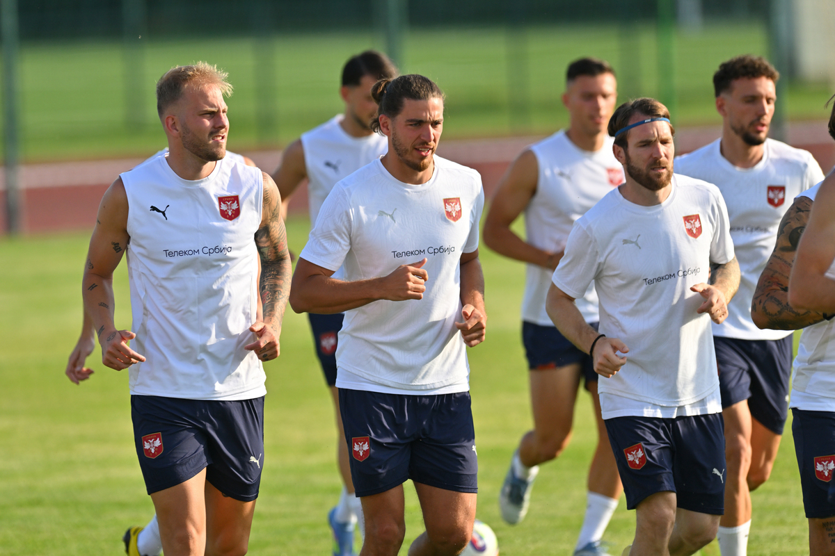 UROS RACIC, SRDJAN BABIC, ALEKSANDAR KATAI fudbaleri reprezentacije Srbije trening u sportskom centru FSS, Stara Pazova 02.06.2025. godine Foto: Marko Metlas Fudbal, Srbija, Trening