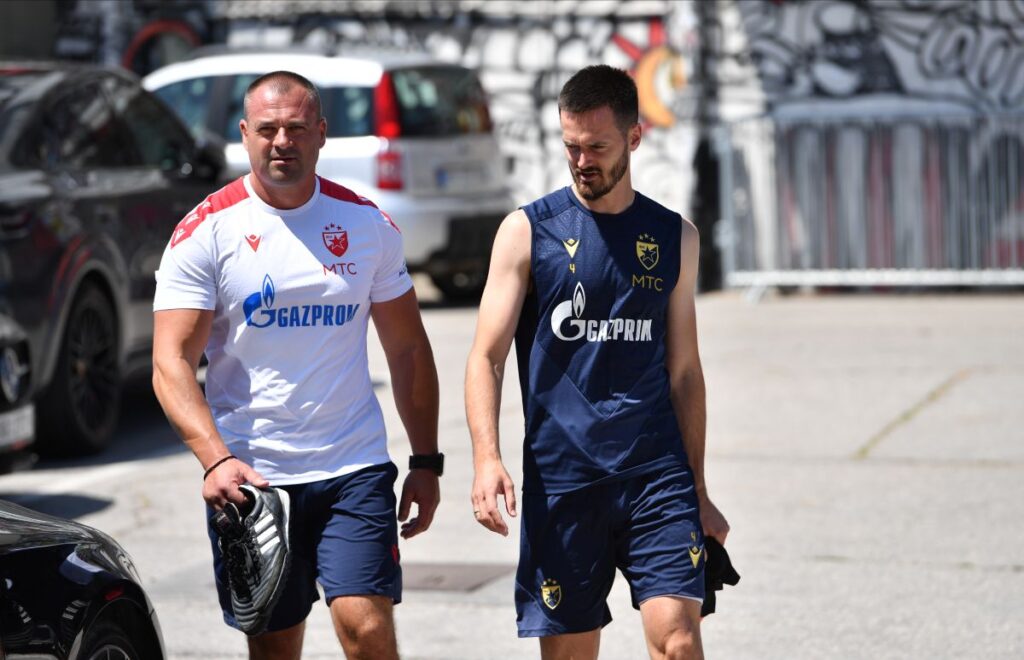 Fudbaleri Crvene zvezde na okupljanju pred pocetak sezone na stadionu Rajko Mitic.
Beograd, 16.06.2025.
foto: Marko Metlas
Fudbal, Crvena zvezda