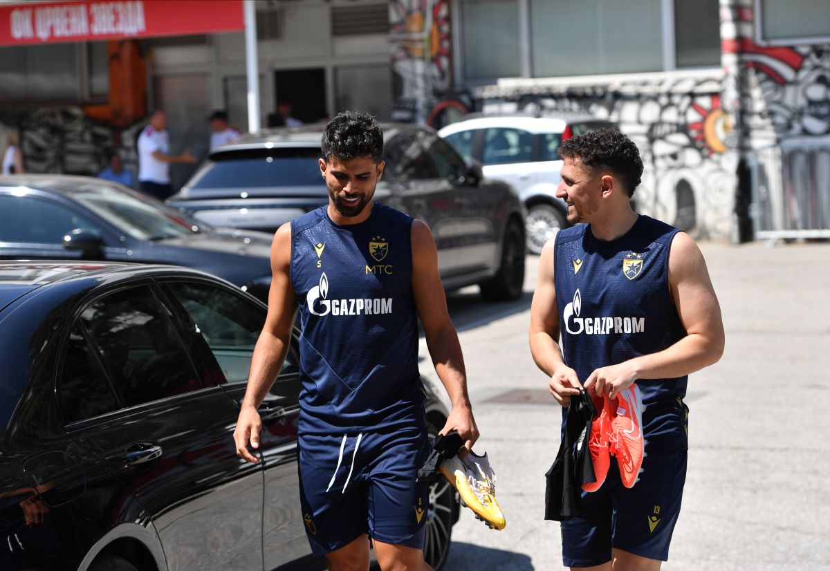 Fudbaleri Crvene zvezde na okupljanju pred pocetak sezone na stadionu Rajko Mitic. Beograd, 16.06.2025. foto: Marko Metlas Fudbal, Crvena zvezda