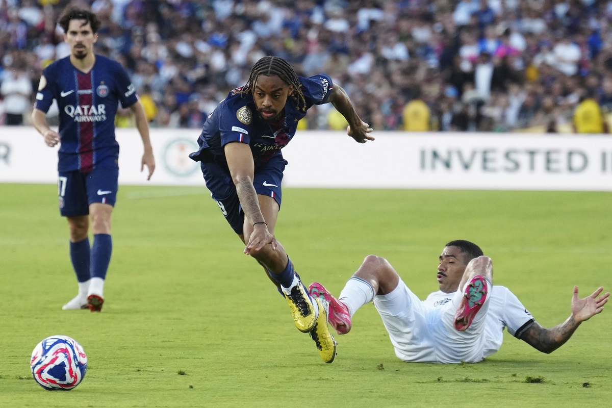 Paris Saint-Germain's Bradley Barcola, center, and Botafogo's Allan vie for the ball during the Club World Cup group B soccer match between PSG and Botafogo in Pasadena, Calif., Thursday, June 19, 2025. (AP Photo/Jae C. Hong)