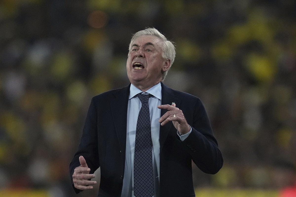 Brazil's coach Carlo Ancelotti shouts instructions to his players during a World Cup 2026 qualifying soccer match against Ecuador at Banco Pichincha stadium in Guayaquil, Ecuador, Thursday, June 5, 2025. (AP Photo/Dolores Ochoa)