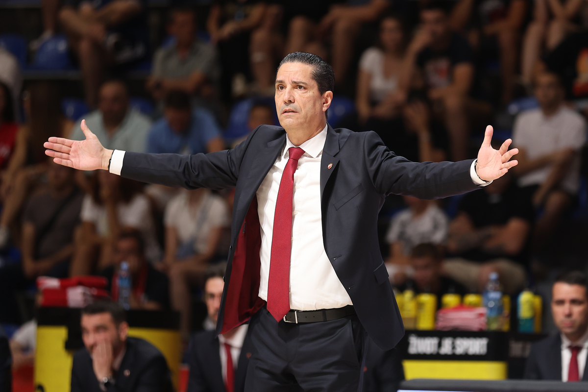 Trener Crvene Zvezde na utakmici polufinala Super Kosarkaske Lige Srbije protiv Spartaka u hali Aleksandar Nikolic, Beograd 14.06.2025. godine Foto: Ivica Veselinov / MN PRESS KOSARKA, BASKETBALL, KLS, KOSARKASKA LIGA SRBIJE, CRVENA ZVEZDA, SPARTAK SUBOTICA, PRVENSTVO SRBIJE, NATIONAL CHAMPIONSHIP