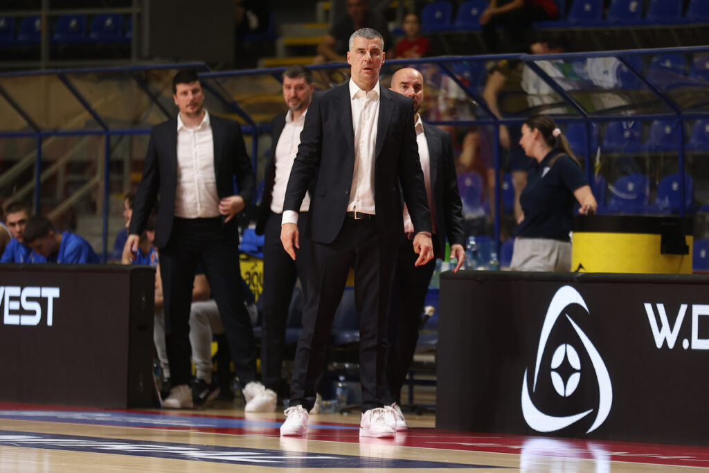 Trener Spartaka na utakmici polufinala Super Kosarkaske Lige Srbije protiv Crvene zvezde u hali Aleksandar Nikolic, Beograd 14.06.2025. godine Foto: Ivica Veselinov / MN PRESS KOSARKA, BASKETBALL, KLS, KOSARKASKA LIGA SRBIJE, CRVENA ZVEZDA, SPARTAK SUBOTICA, PRVENSTVO SRBIJE, NATIONAL CHAMPIONSHIP