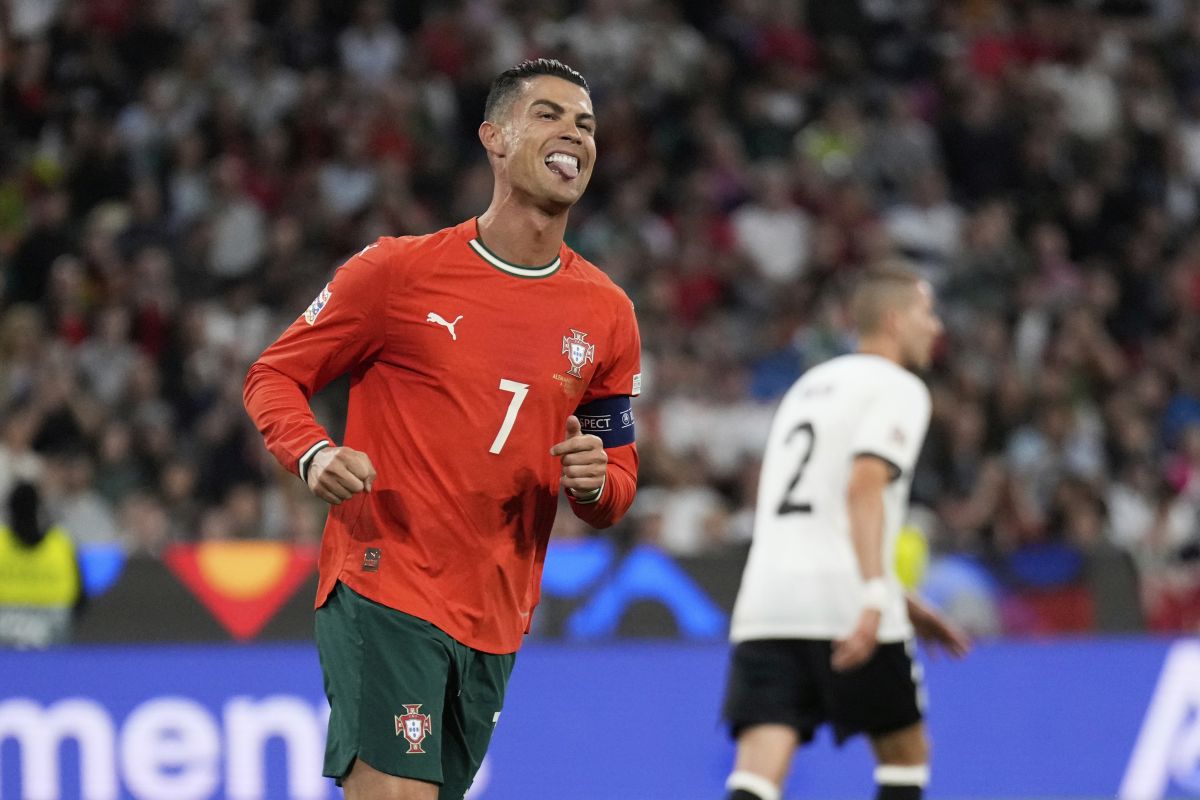 Portugal's Cristiano Ronaldo reacts after missing an opportunity to score during the Nations League semifinal soccer match between Portugal and Germany at the Munich Football Arena, in Munich, Germany, Wednesday, June 4, 2025. (AP Photo/Matthias Schrader)