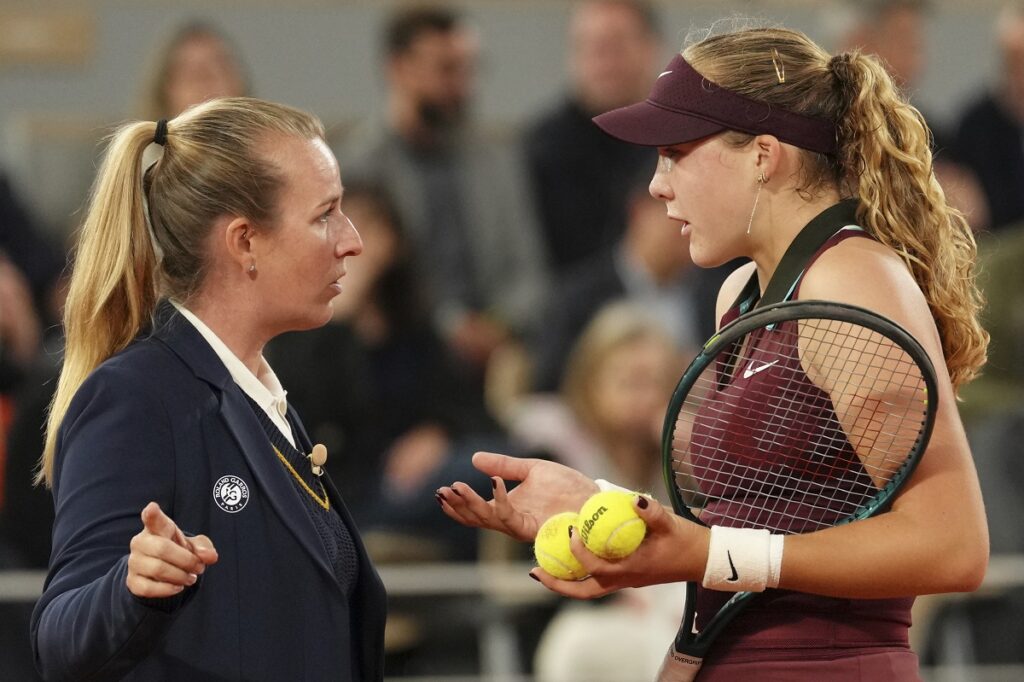 Russia's Mirra Andreeva, right, speaks with umpire Miriam Bley during the quarterfinal match of the French Tennis Open against France's Lois Boisson at the Roland-Garros stadium in Paris, Wednesday, June 4, 2025. (AP Photo/Aurelien Morissard)