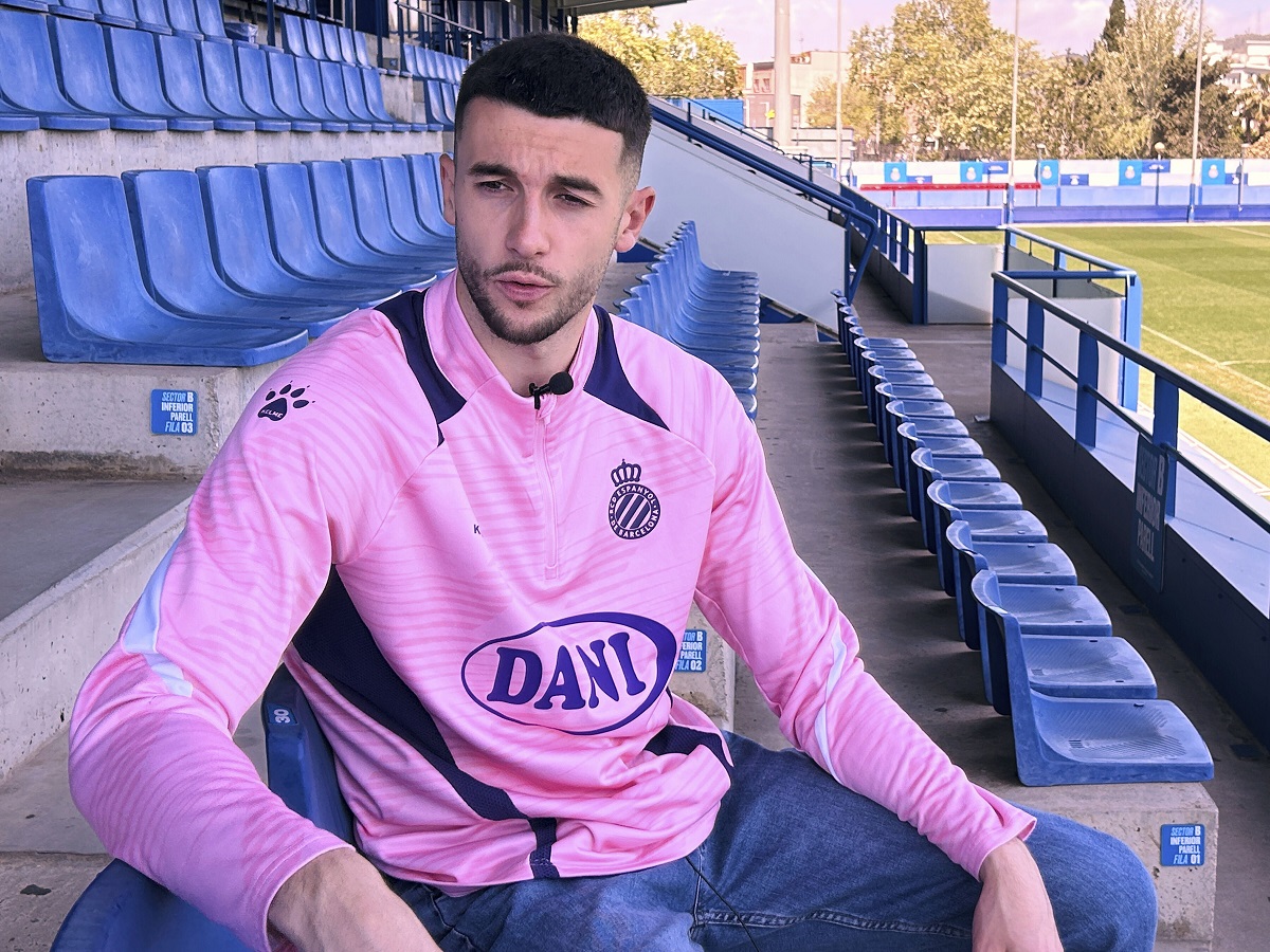 FILE - Espanyol goalkeeper Joan Garcia speaks during an interview with The Associated Press in Barcelona, Spain, Thursday, April 24, 2025. (AP Photo/Joseph Wilson, File)