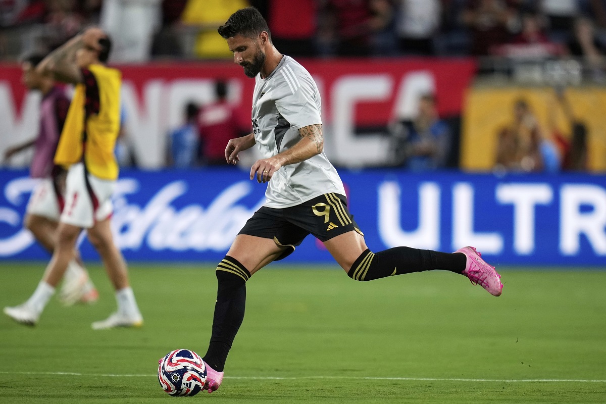 Los Angeles FC's Olivier Giroud warms up before the Club World Cup Group D soccer match between Los Angeles FC and Flamengo in Orlando, Fla., Tuesday, June 24, 2025. (AP Photo/John Raoux)