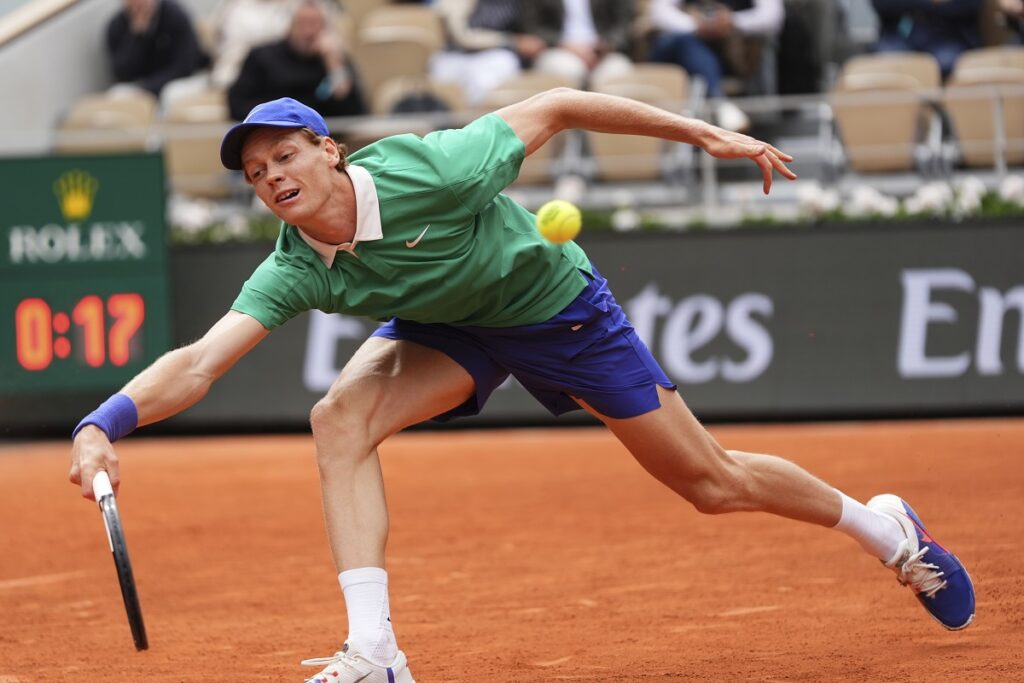 Italy's Jannik Sinner plays a shot against Kazakhstan's Alexander Bublik during their quarterfinal match of the French Tennis Open at the Roland-Garros stadium in Paris, Wednesday, June 4, 2025. (AP Photo/Lindsey Wasson)